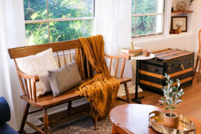 Cozy Renovated Vintage Modern House Downtown!